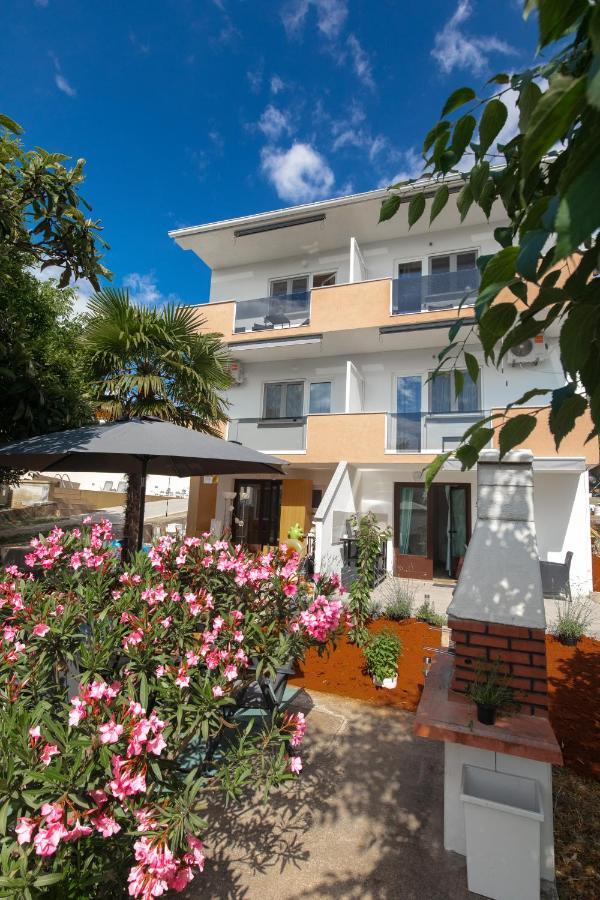 Oleander Apartment Malinska Ngoại thất bức ảnh